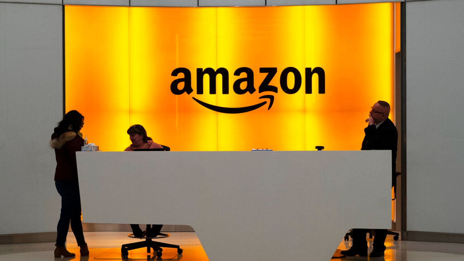 カナダのアマゾン従業員、火災警報中極寒の環境で屋外に強制出され、心臓発作で死亡