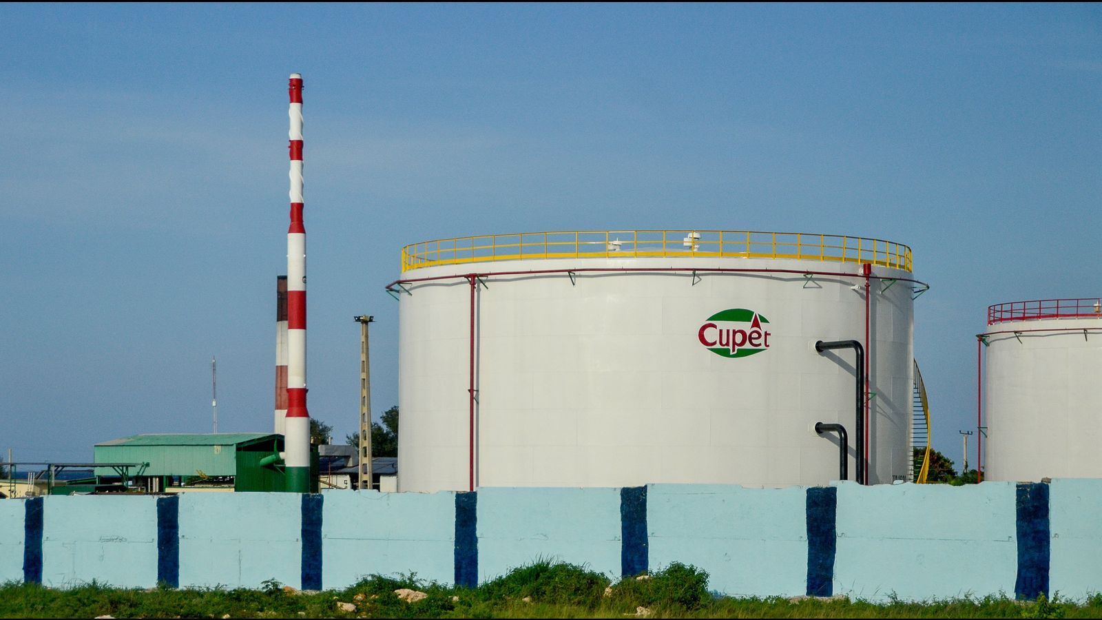 Trump declares Cuba a “national emergency,” orders tariffs against any country supplying the island oil