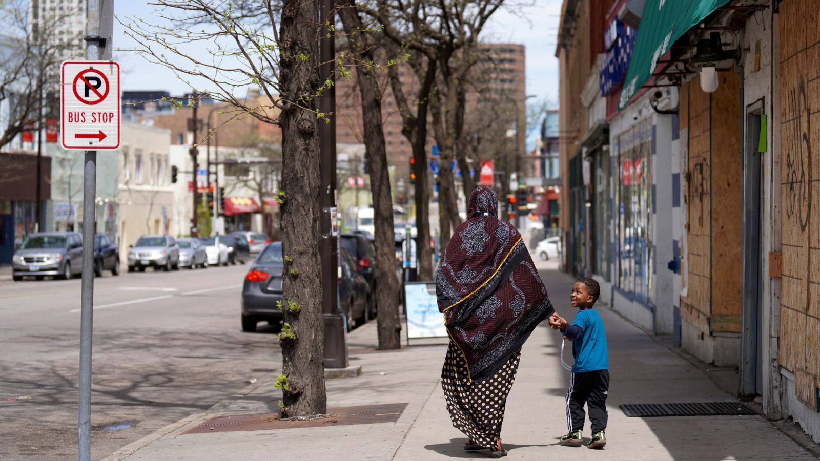Trump-stoppt-10-Milliarden-an-Hilfsgeldern-f-r-Arbeiterfamilien-und-weitet-Razzien-gegen-Einwanderer-aus