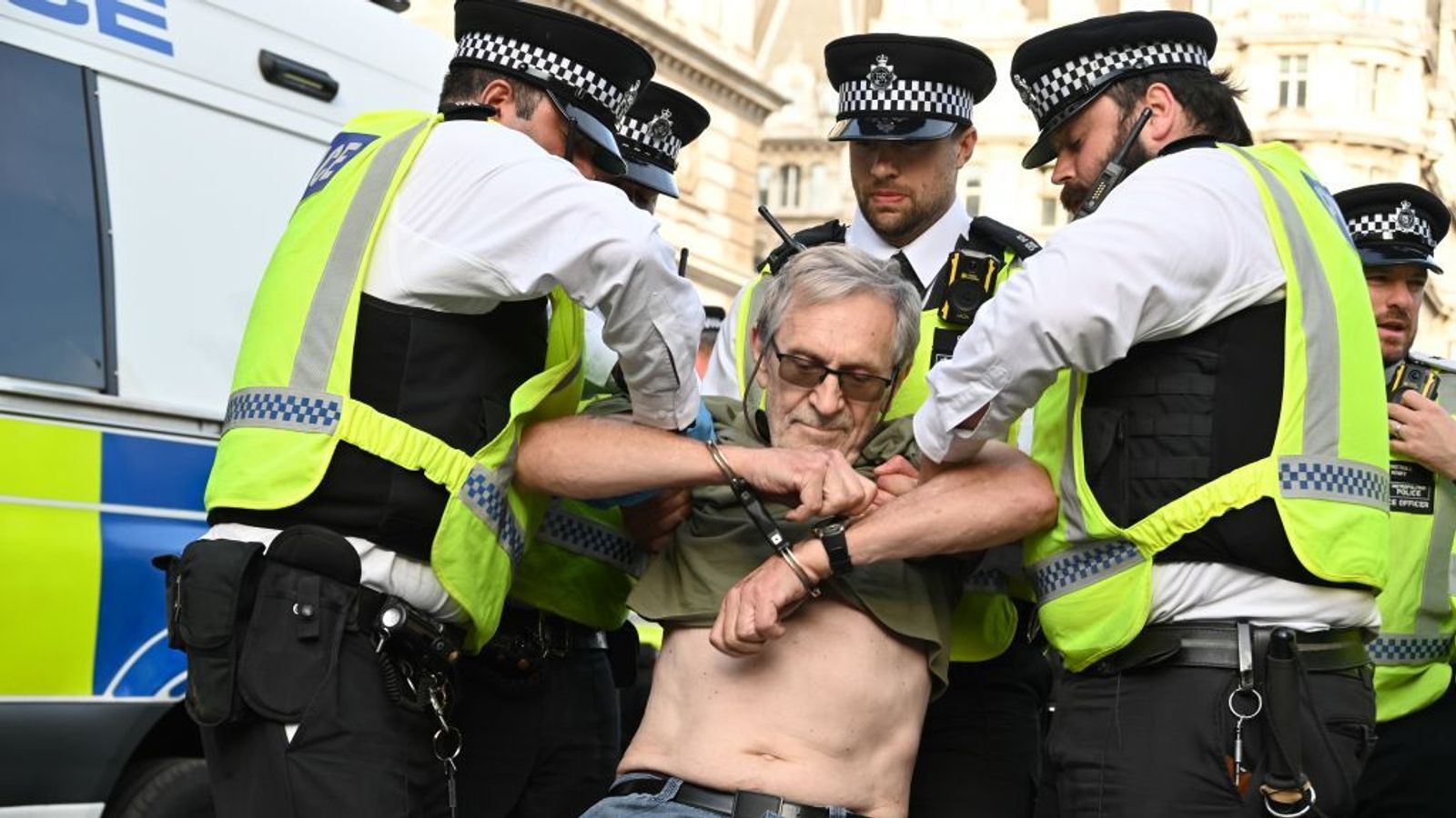 フォトギャラリー：ロンドンの警察は、パレスチナアクションの禁止に抗議してほぼ900人を逮捕します