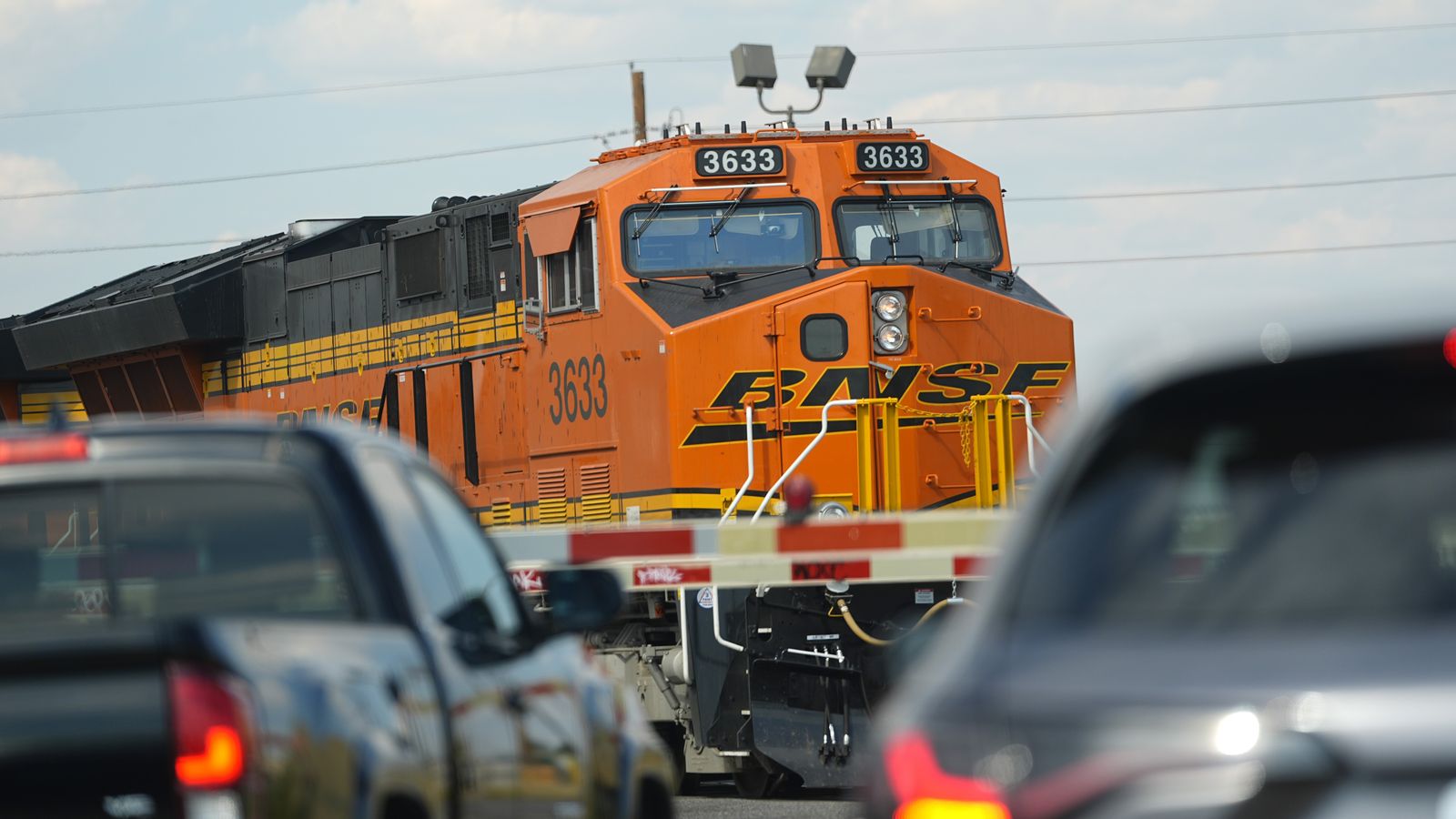 「私たちはこの辺りの数字です」：BNSF Railroadersは「奴隷労働」出席ポリシーを非難します