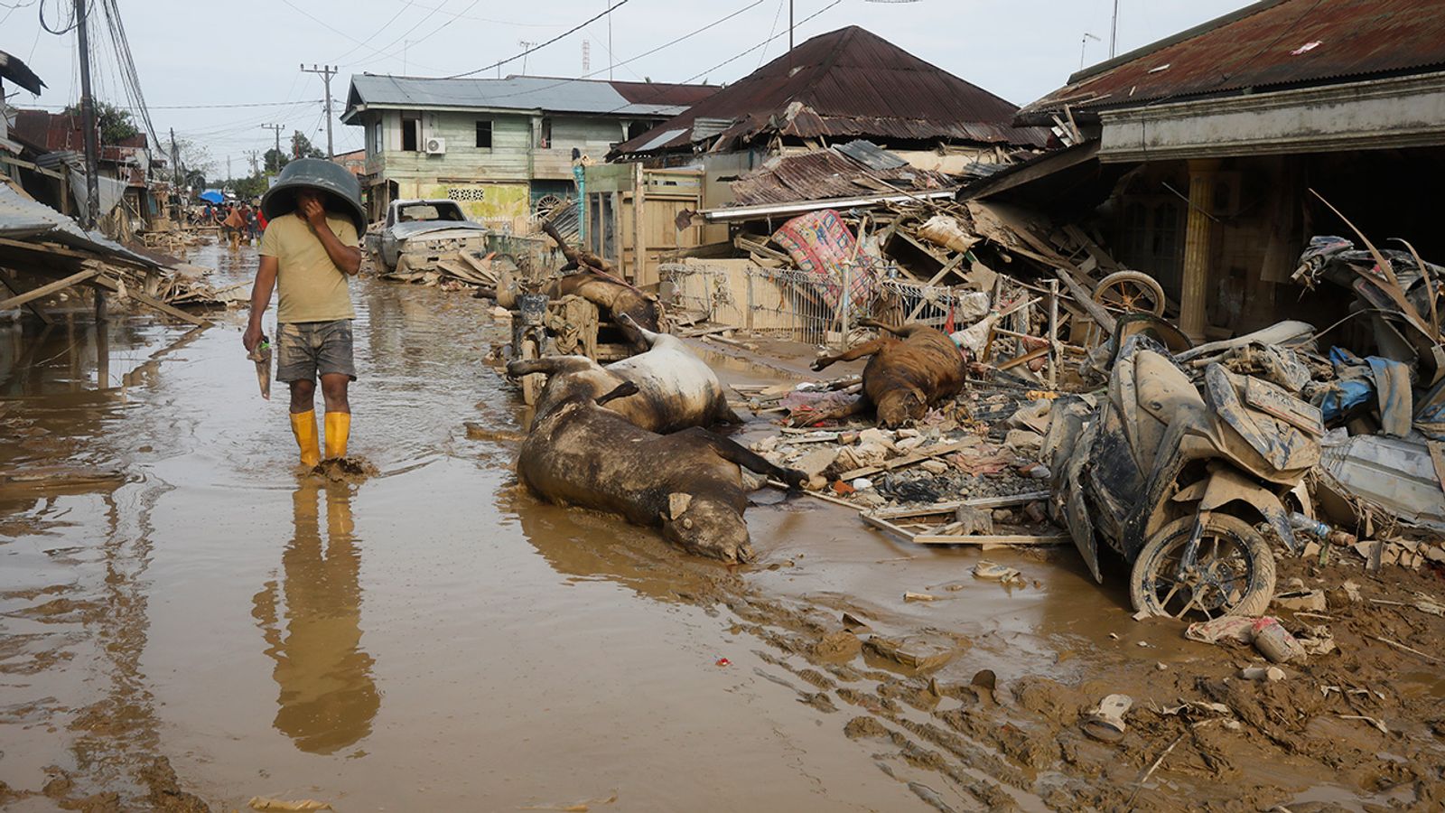 Massive flooding in Asia leaves over 1,500 dead, hundreds missing