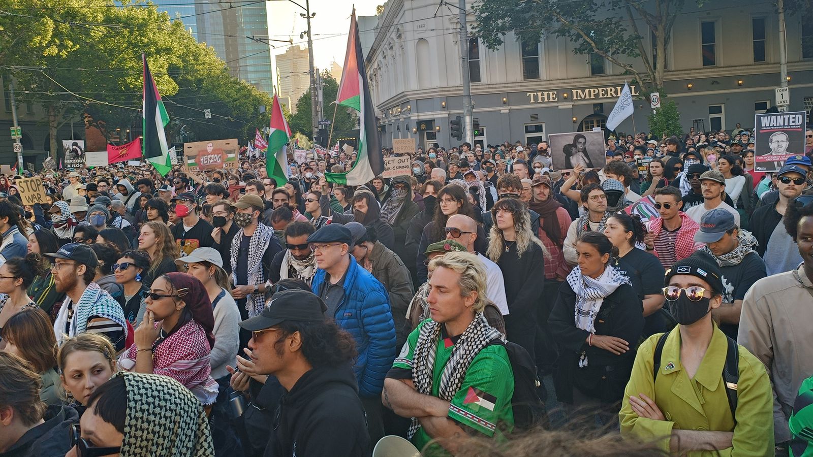 Mass protest against Israeli war criminal Herzog in Melbourne