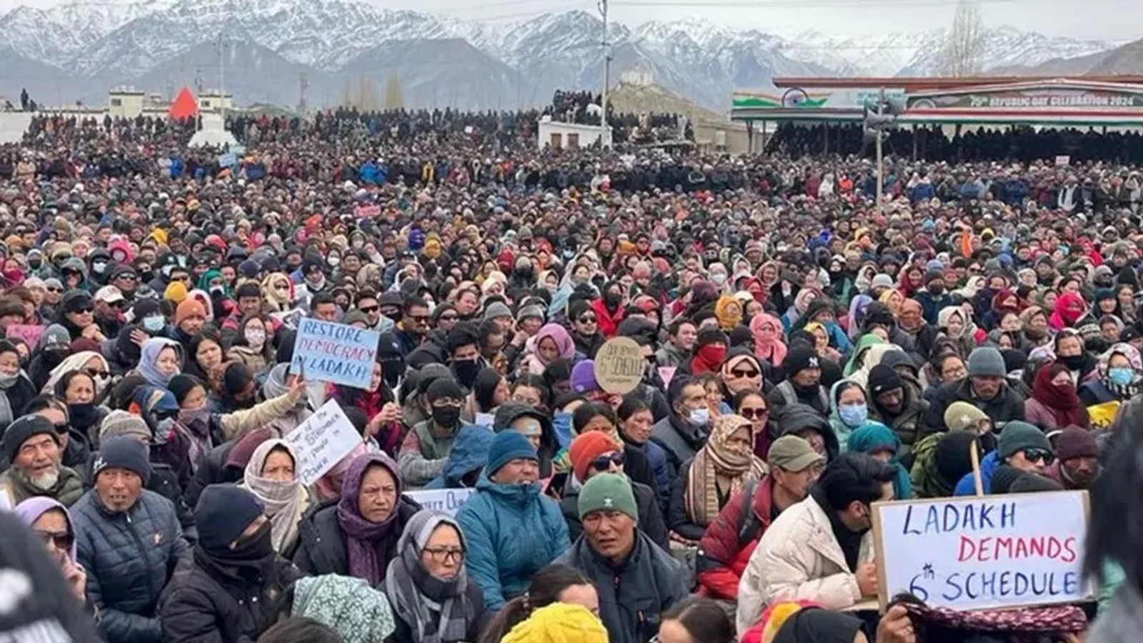 ニューデリーが中国とパキスタンとの戦争の前線基地となり、インドのラダック地方で民衆の不安が高まる