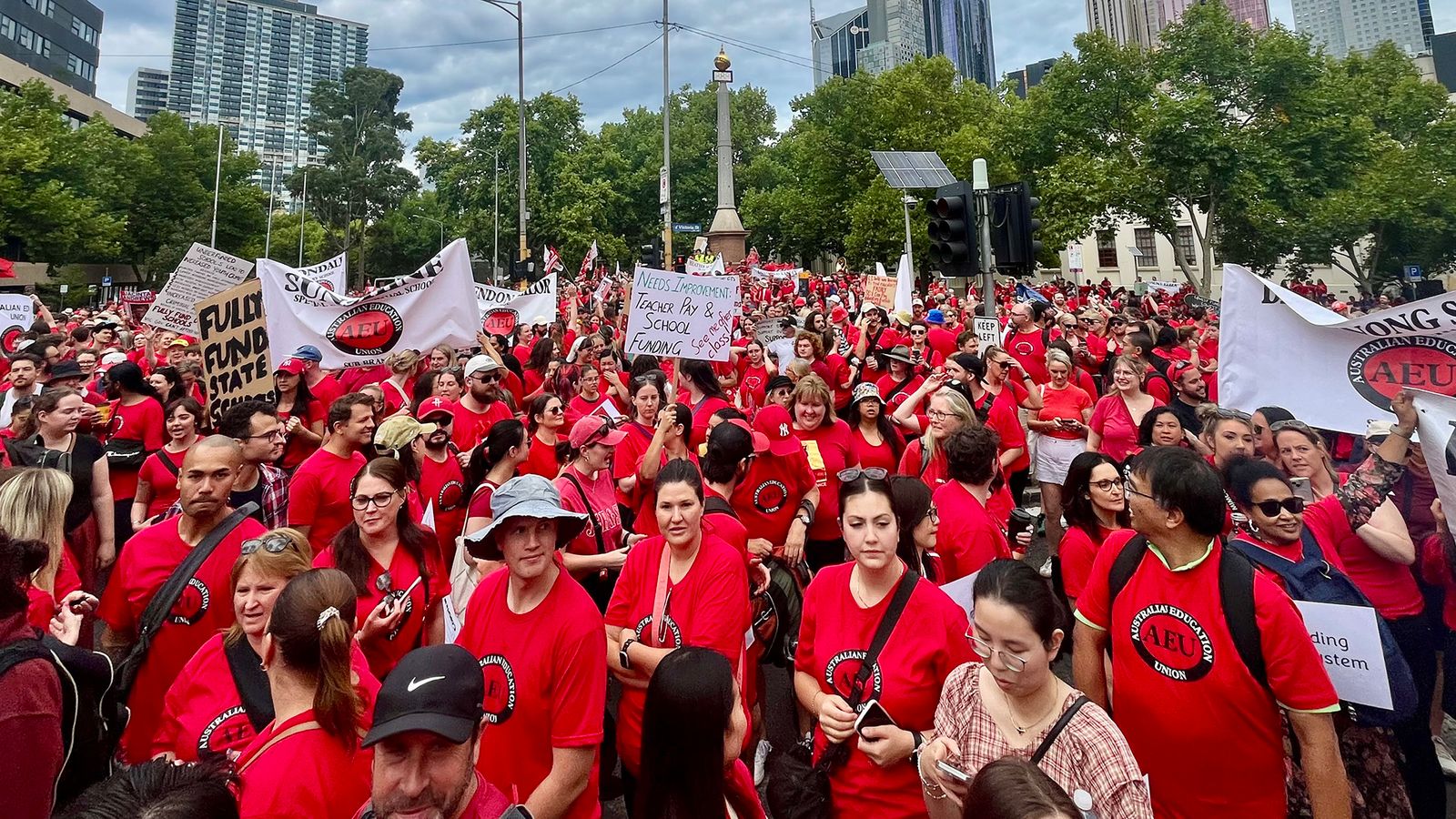 Australia: More Victorian teachers and supporters call for better wages, conditions at mass strike
