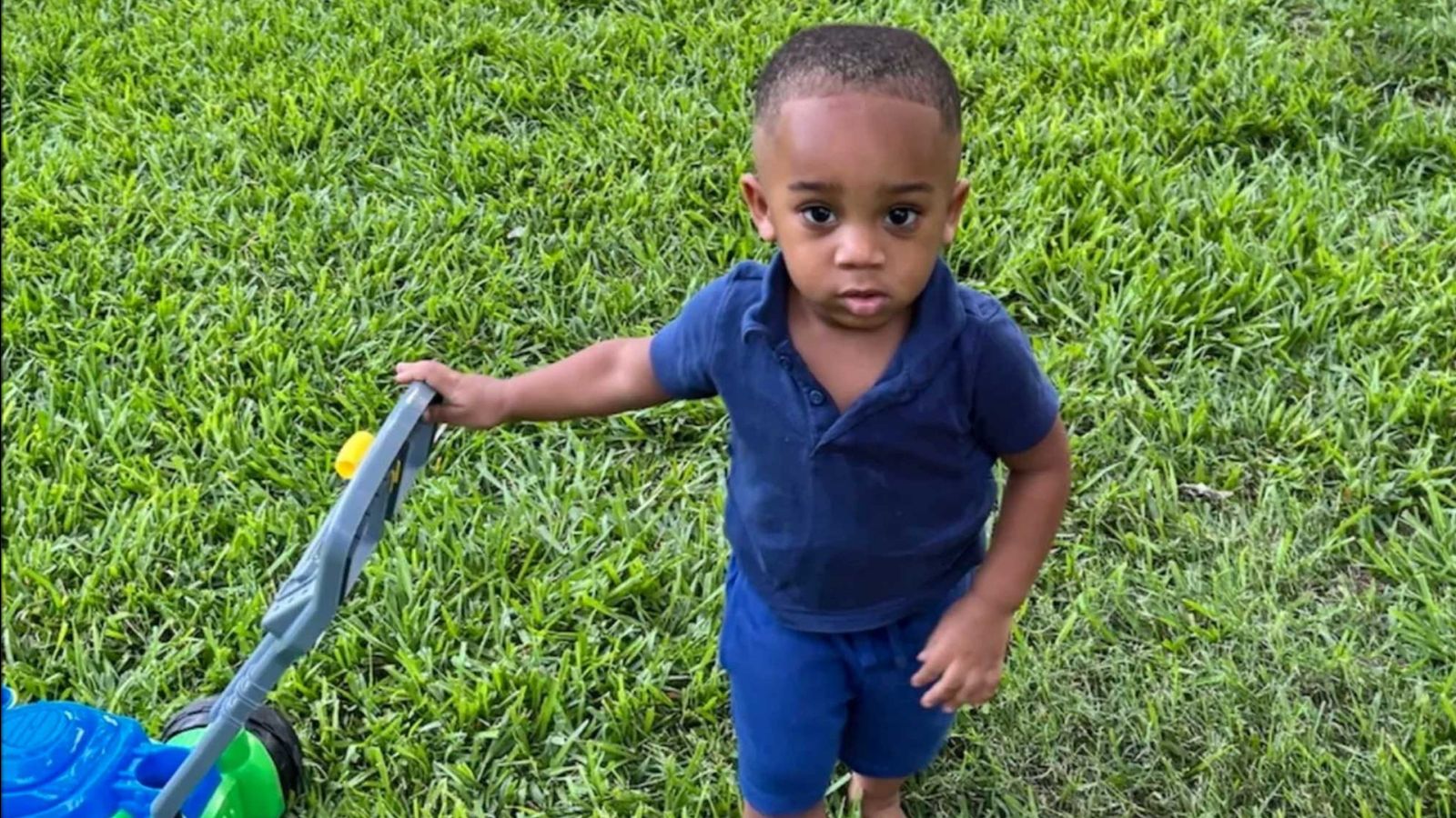 Mississippi cop fires on vehicle in Walmart parking lot, killing 1-year-old chil...