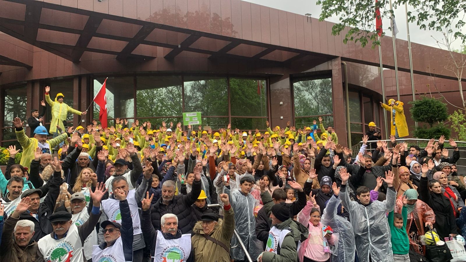 Turkish miners’ struggle continues under a police siege