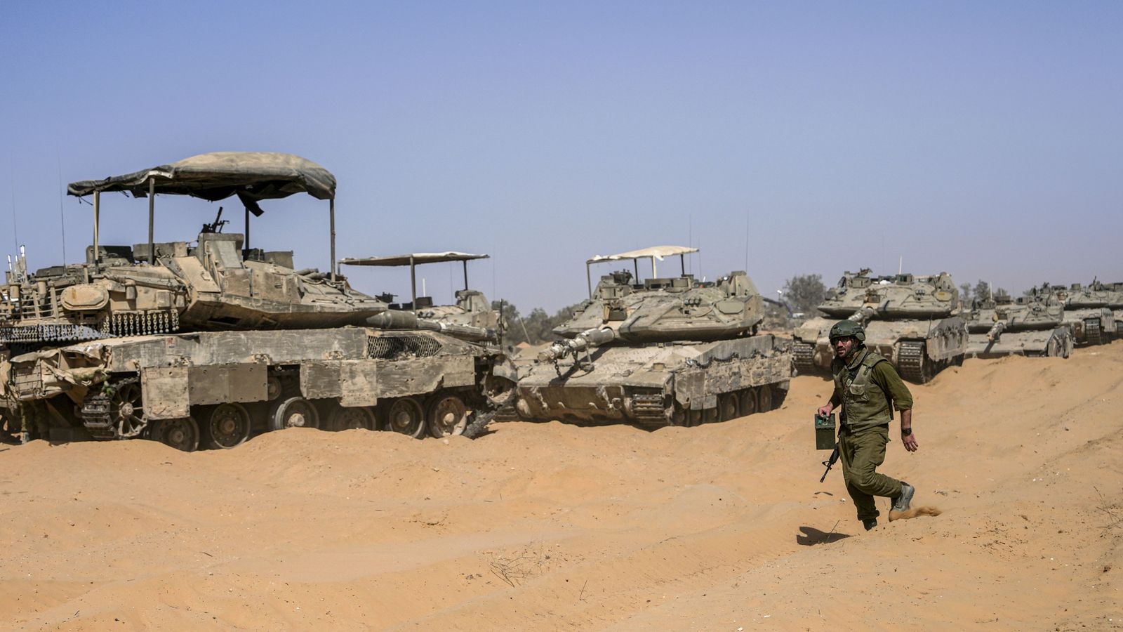 イスラエル当局者、ラファへの攻撃の脅しを倍増