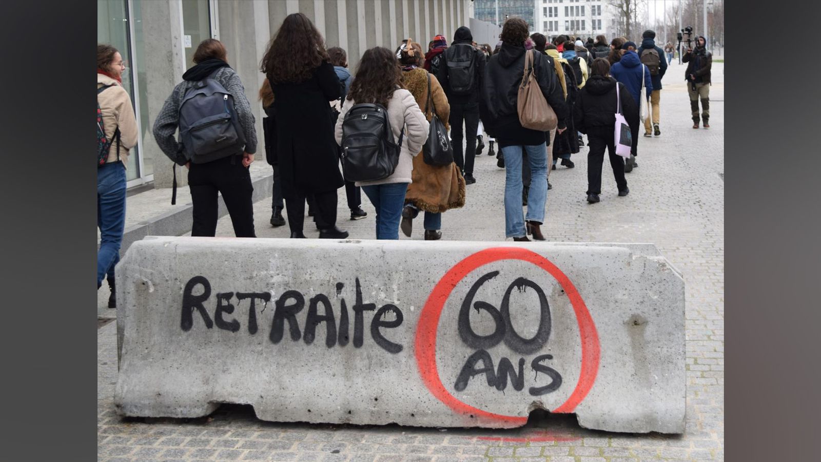 Frankreich-20-Studenten-bei-Protestaktion-gegen-Rentenk-rzungen-festgenommen