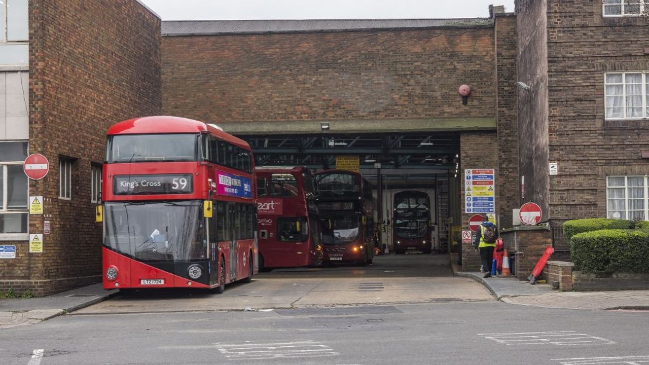 Brixton bus drivers vote to strike at Arriva London South: “We are not okay with 3 percent”