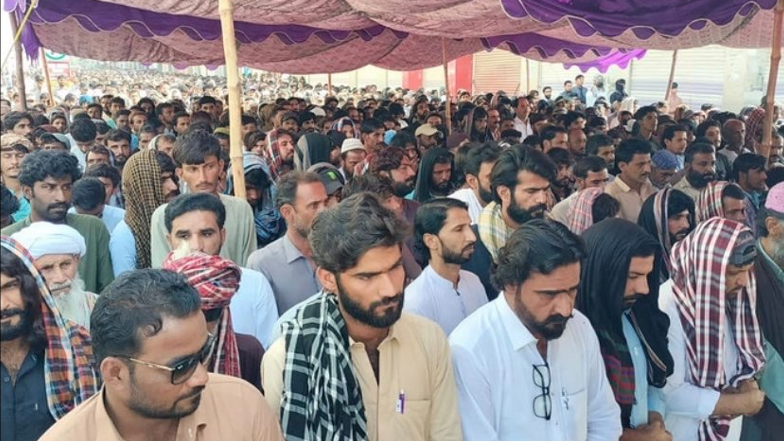 In der pakistanischen Provinz Belutschistan dauern die Massenproteste gegen außergerichtliche Hinrichtungen und andere Staatsverbrechen an