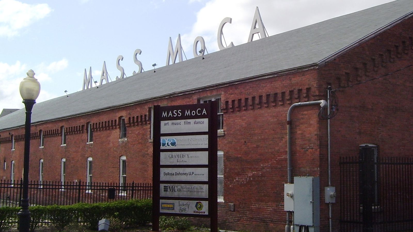 UAW pushes through sellout deal at Massachusetts Museum of Contemporary Art