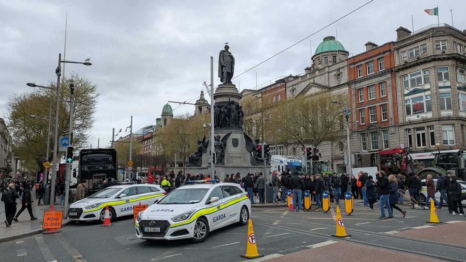 Right-wing led fuel protests bring Ireland to a halt