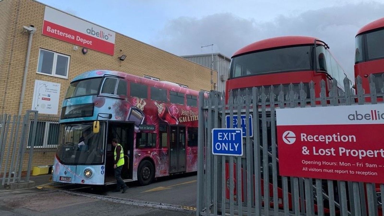 London bus drivers urge united action as Unite tries to close down Abellio strike World