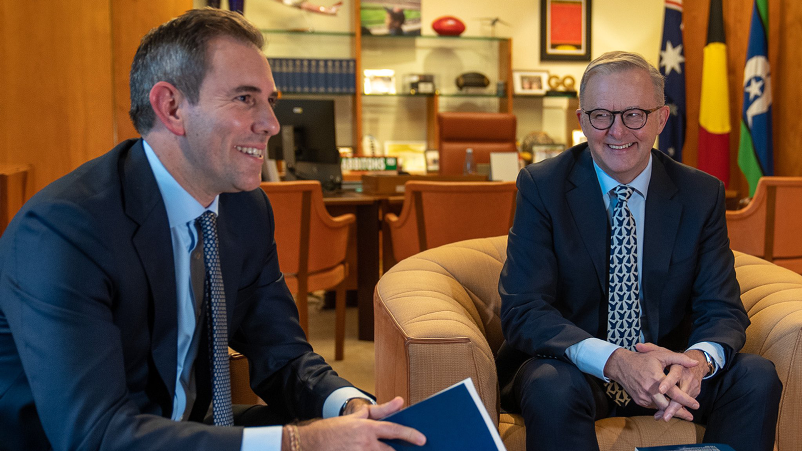 Australian government pledges to keep slashing spending