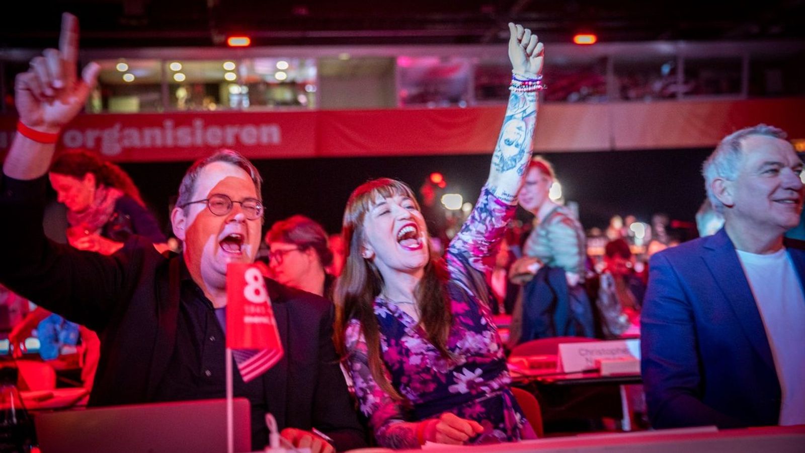 Left Party conference hides support for Merz government with left-wing rhetoric