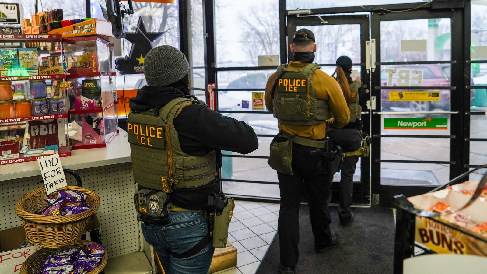 Trump ordonne aux agents de l'ICE de se déployer en force dans les aéroports