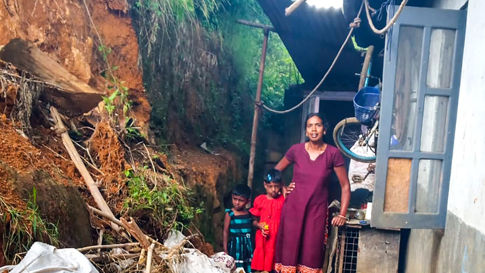 Estate workers in Sri Lanka’s central district protest, demand decent housing after cyclone