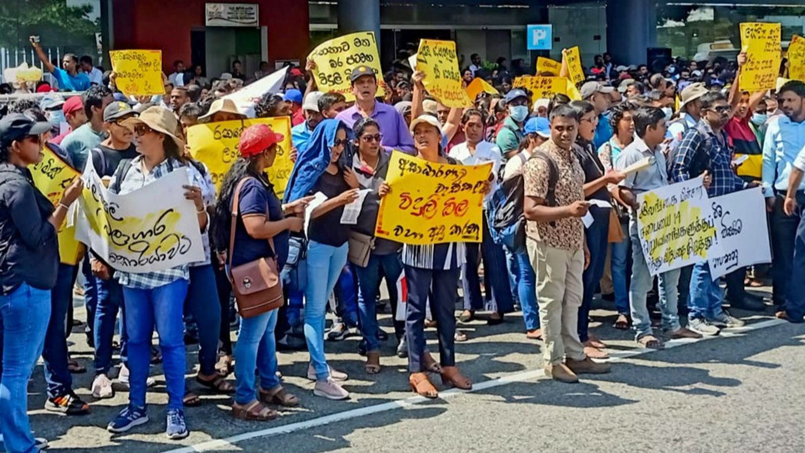 Sri Lankan government begins electricity board restructuring backed by unions