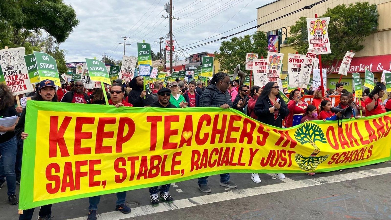 Die Dynamik baut sich am zweiten Tag des Lehrerstreiks in Oakland auf