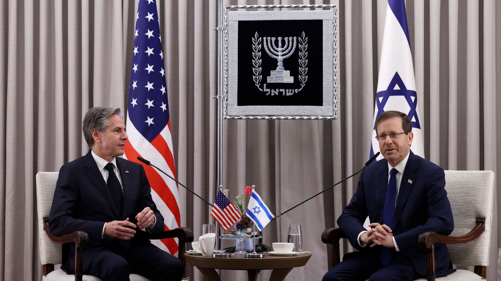 US-Au-enminister-Blinken-in-Israel-Kriegsplanung-mit-einem-krisengesch-ttelten-Verb-ndeten