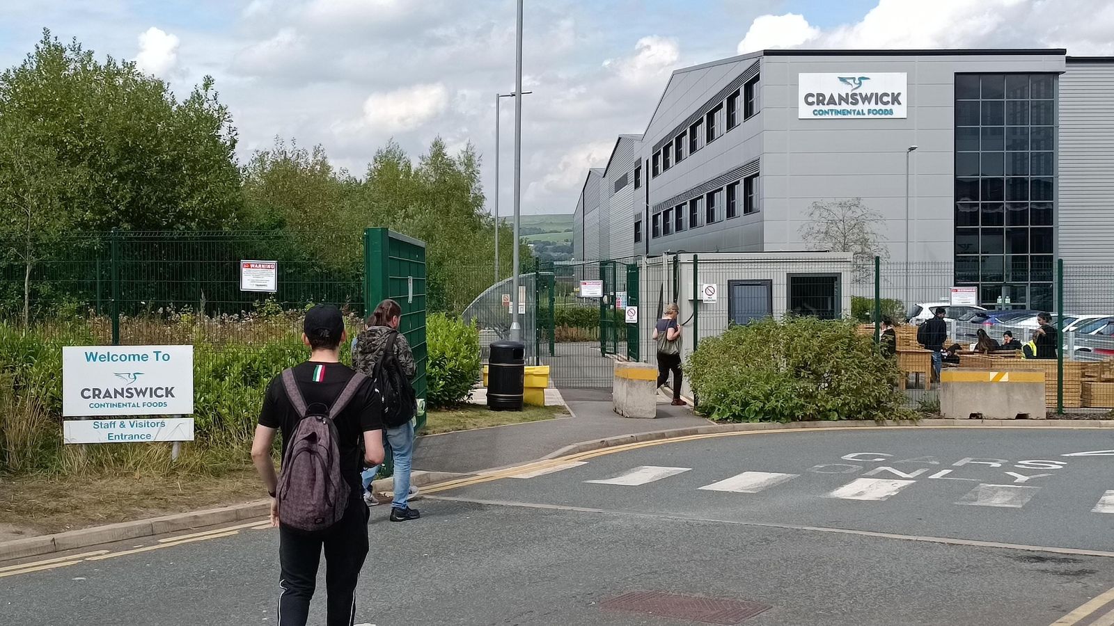 UK Workers at Greater Manchester food plant walk out in wildcat strike