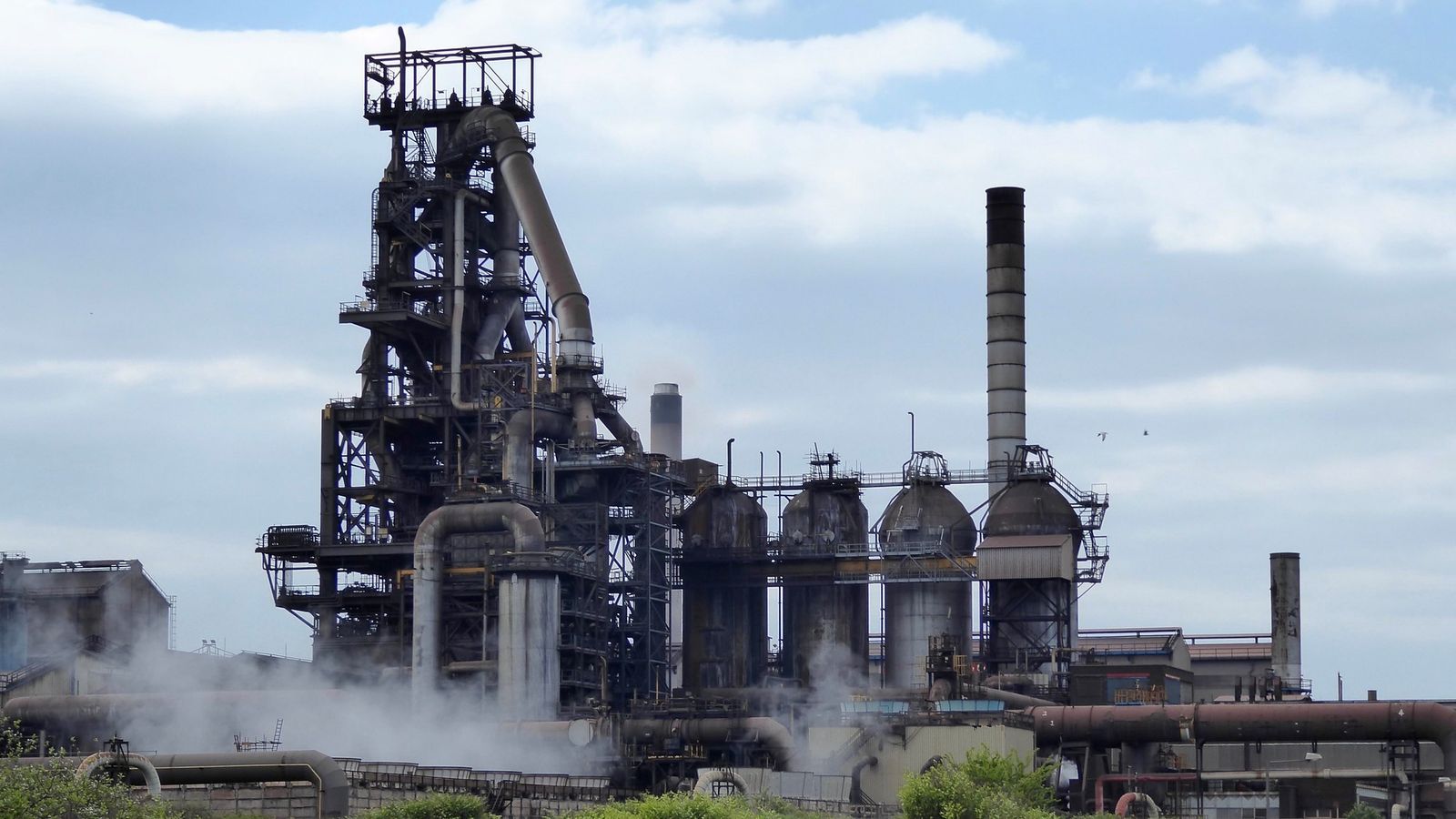 Tata Steel will in ganz Großbritannien 2.800 Arbeitsplätze streichen und das Werk in Port Talbot dezimieren