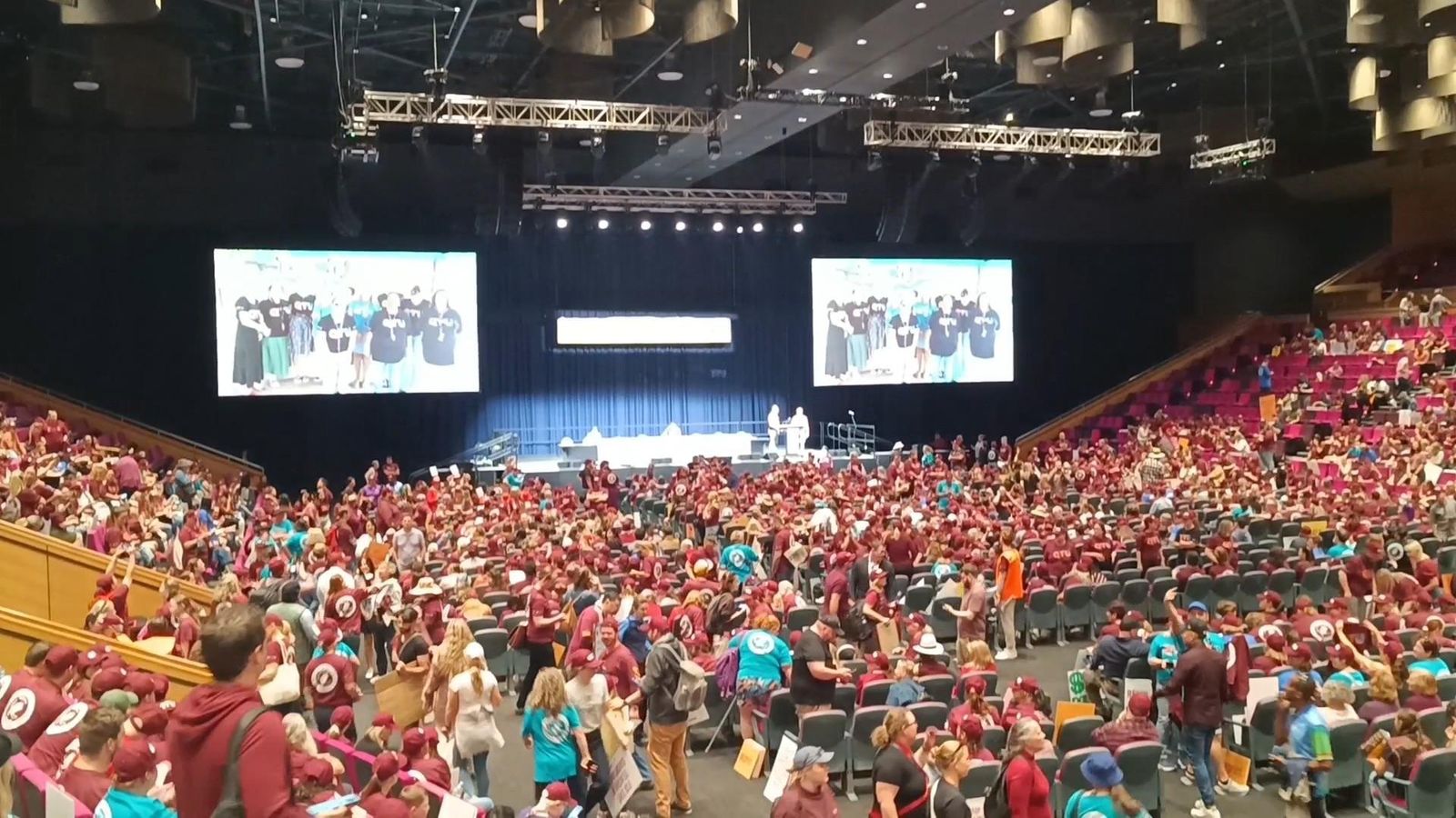 Australia: Queensland teachers in arbitration straitjacket, facing long pay freeze
