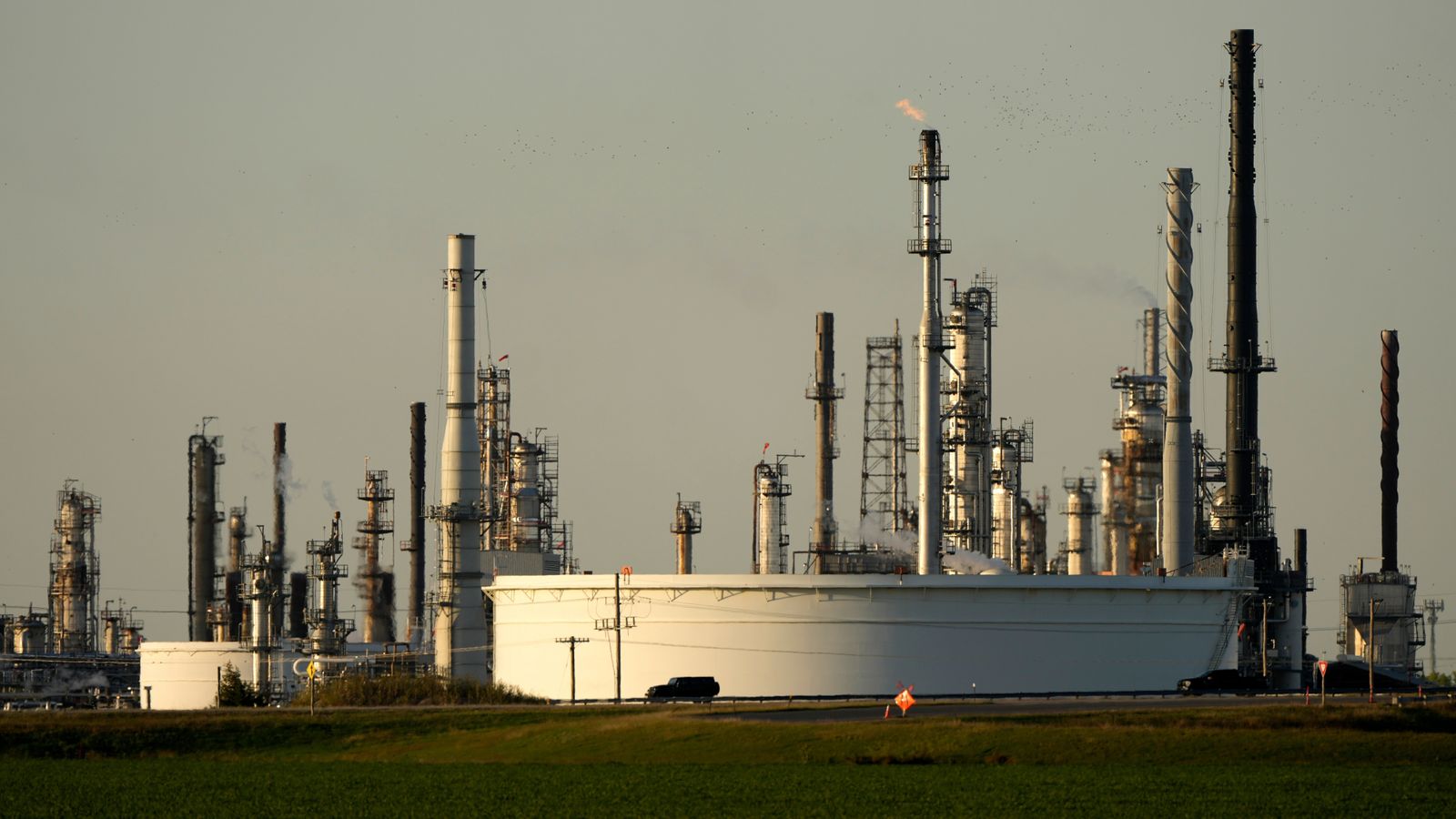 They represented Marathon, not us : Refinery workers denounce USW sellout in national pattern deal