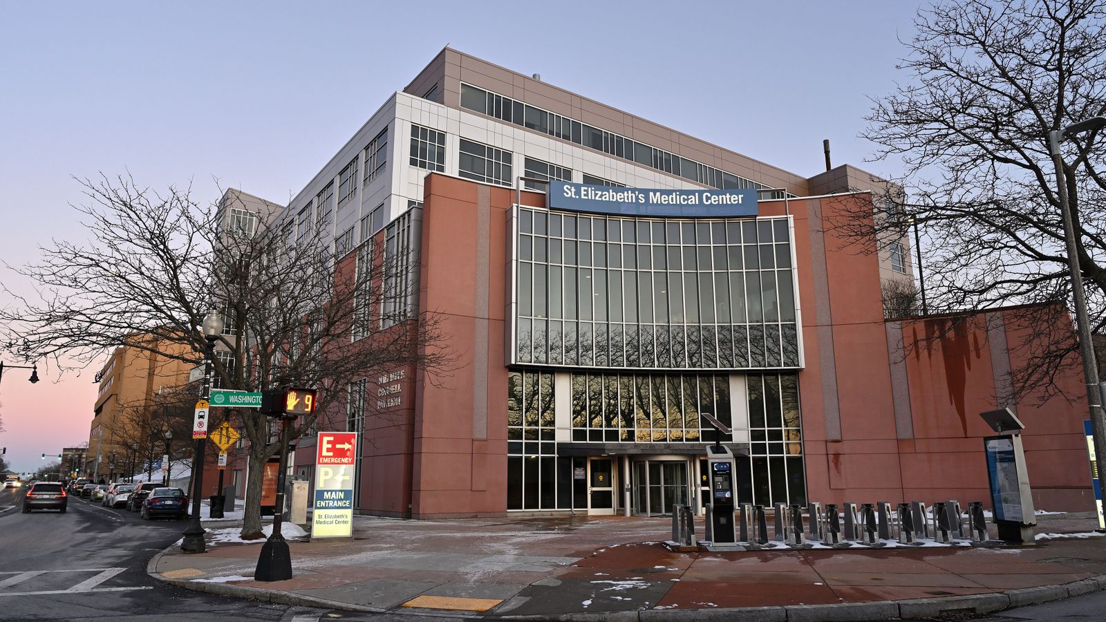 Despite overwhelming strike vote, union keeps 650 nurses on the job at Boston Medical Center Brighton