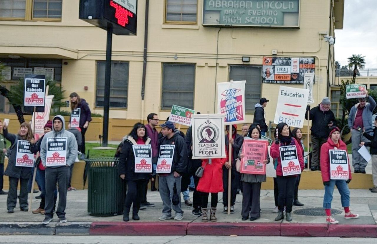 Striking Los Angeles, USA teachers