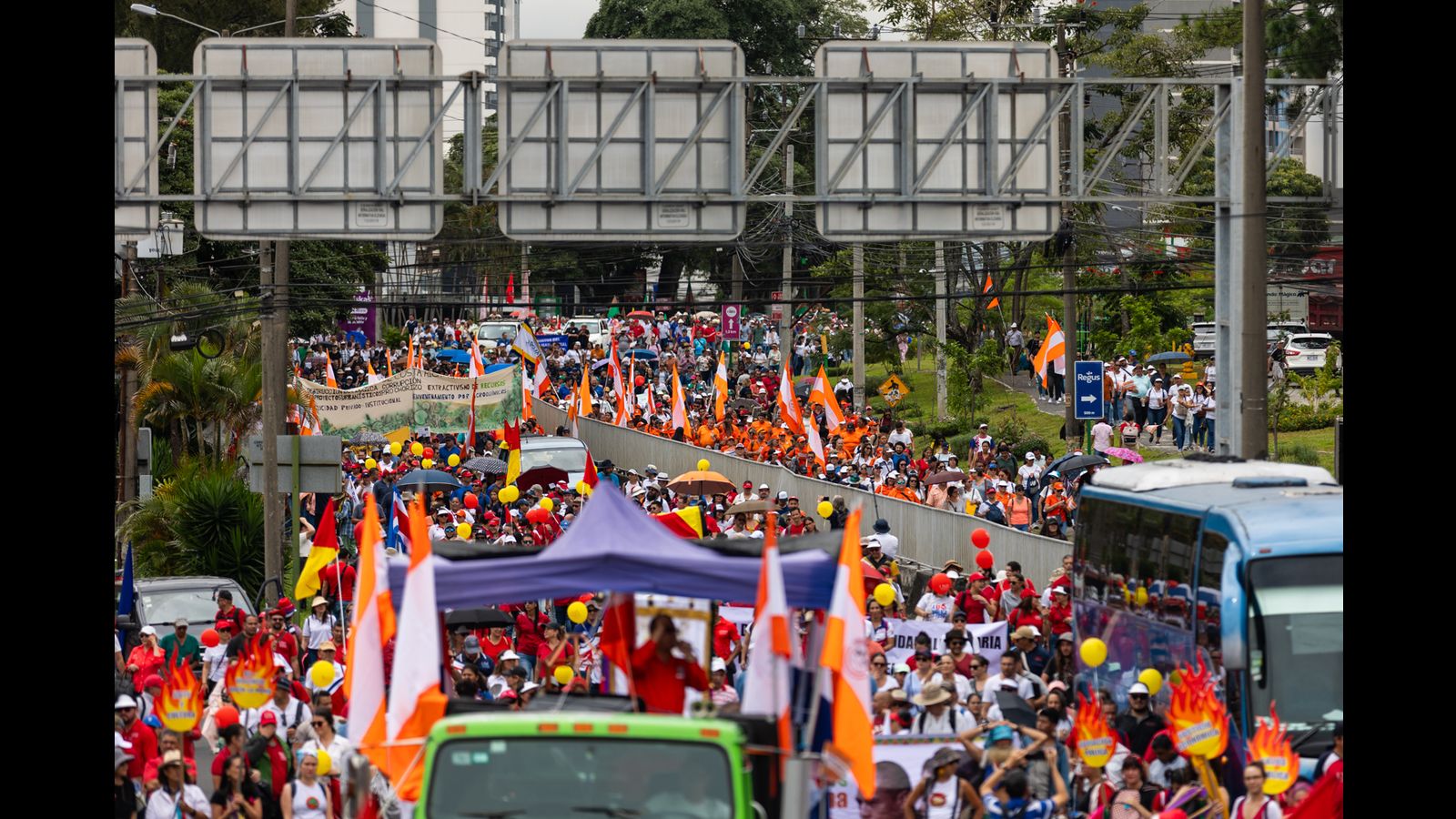 Thousands march in Costa Rica against right-wing Chaves administration ...