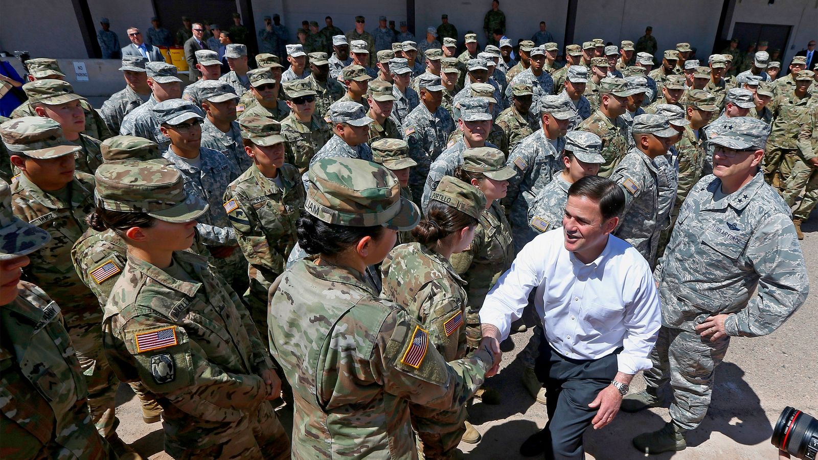Biden schickt 1.500 Soldaten im aktiven Dienst an die mexikanische Grenze