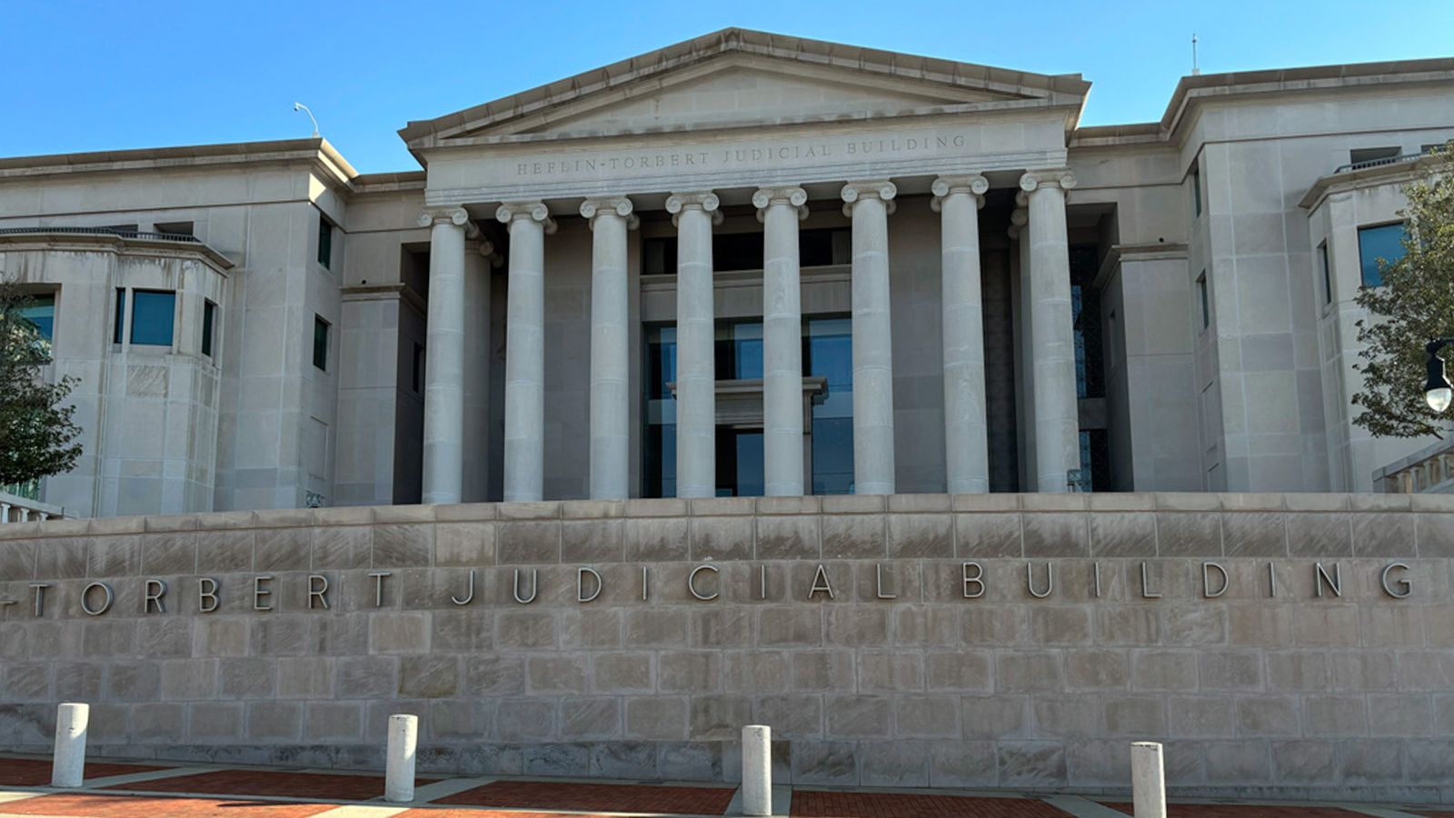 Ordinanza del tribunale dell'Alabama sugli embrioni: un attacco di vasta portata ai diritti democratici e alla scienza
