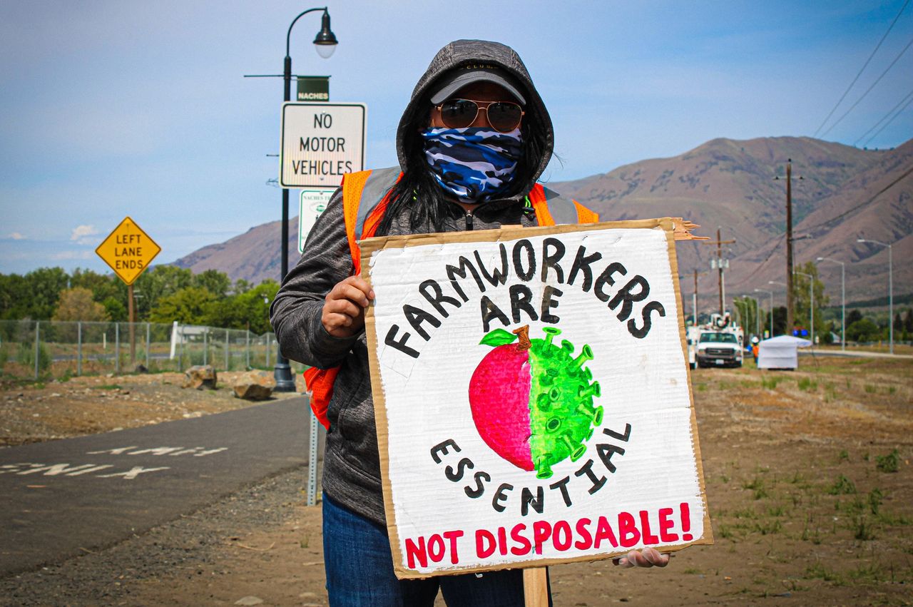 Striking Yakima Valley fruit packaging worker (Source: Familias Unidas por la Justicia)