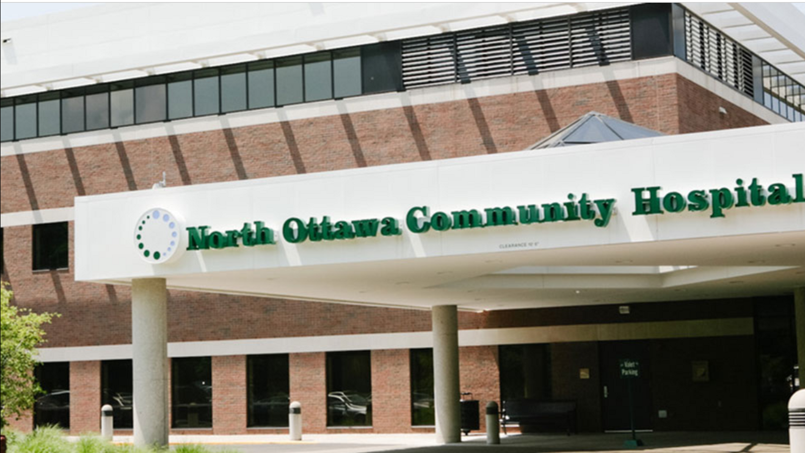 Michigan hospital workers picket for improved wages and benefits at