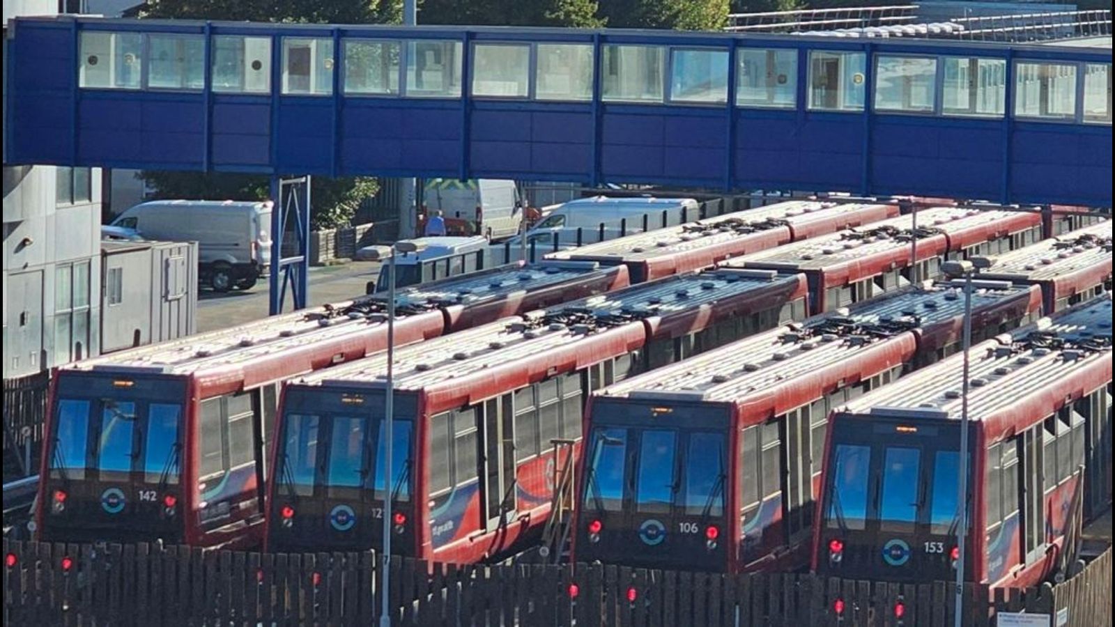 ロンドン地下鉄の労働者はピケットラインから話す：「私たちはこれを軽くしません、私たちは変更が必要です」