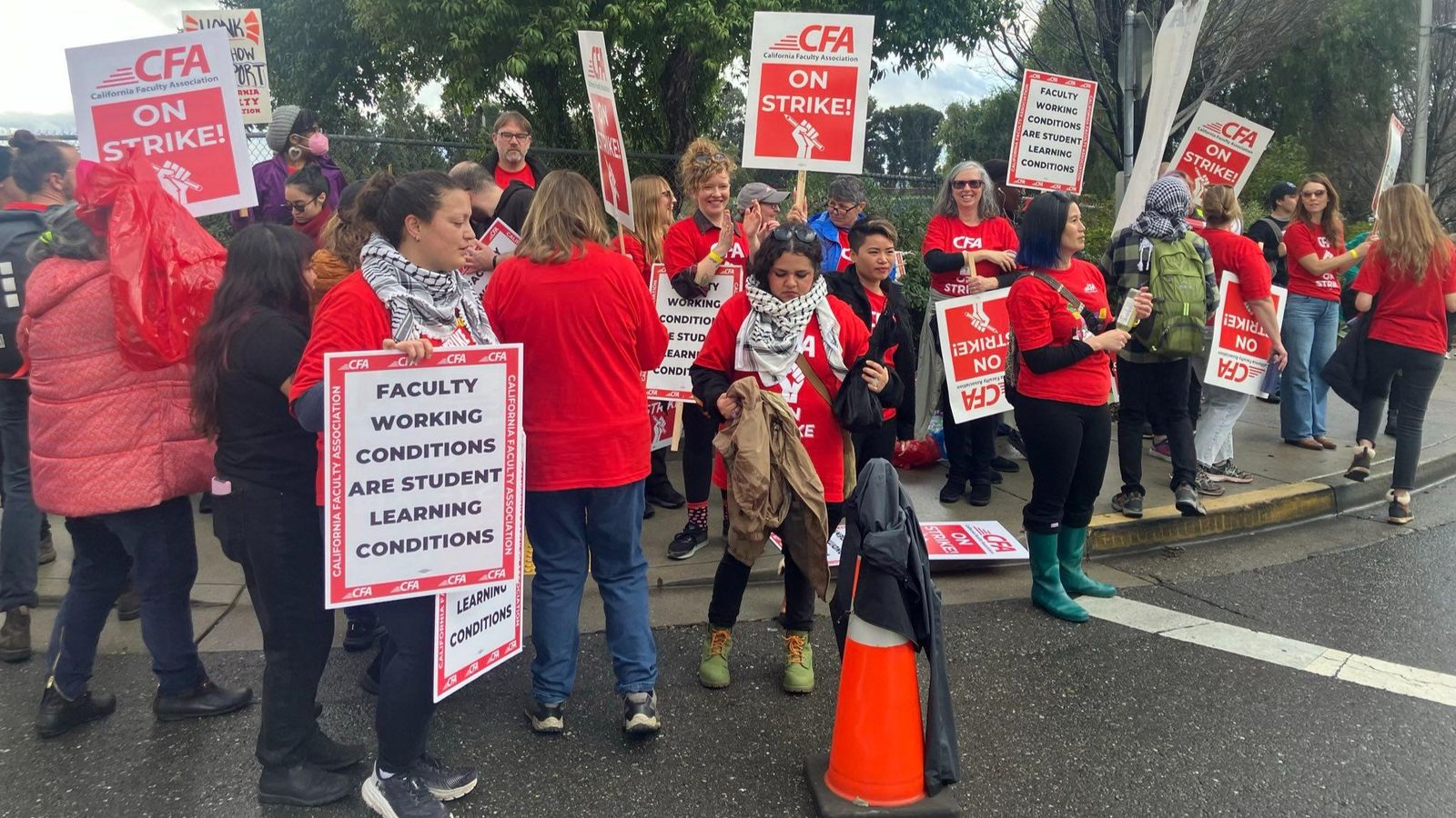 Das Aktionärskomitee der akademischen Arbeitnehmer an der SDSU hält eine erfolgreiche Online-Sitzung gegen den Gewerkschaftsverrat am Streik in Cal State ab
