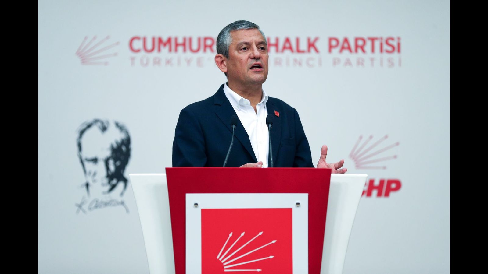 A Turkish court unlawfully removes the CHP leadership from office