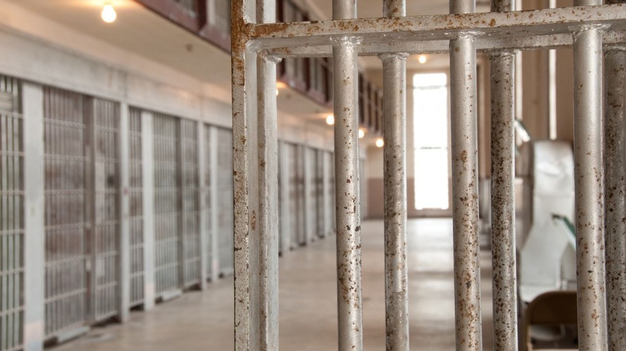 One in five U.S. prisoners has been contracted by COVID-19, more than 1,700 have died