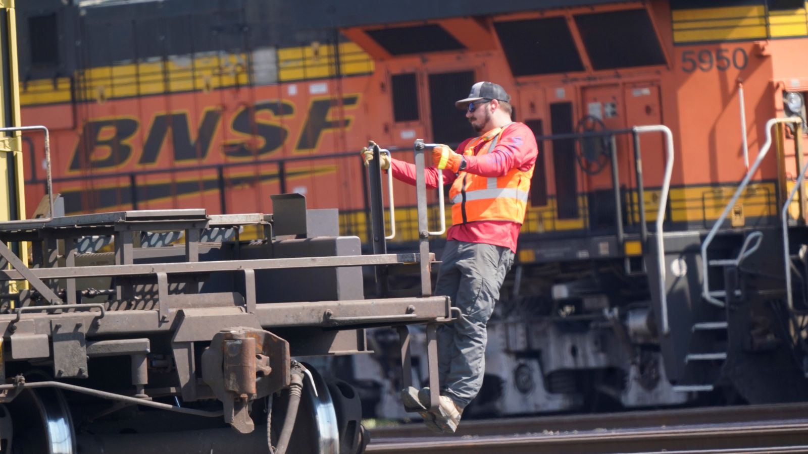 Die BNSF kündigt den Abbau von 362 Stellen an und setzt damit das Massaker an Arbeitsplätzen bei der Eisenbahn in den USA fort