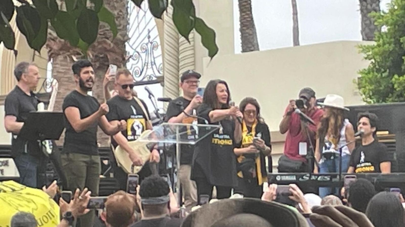 SAG-AFTRAが18か月延期した後、ビデオゲームの出演者が大手企業に対してストライキ
