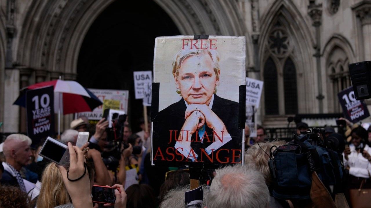 Assange was stripped and placed in “suicide watch” isolation cell after British extradition announcement