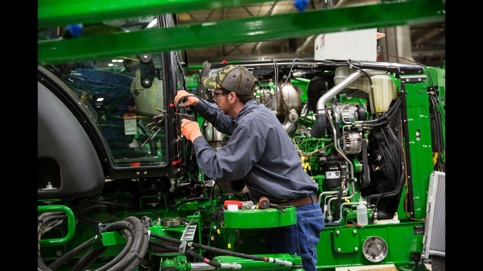 As John DeereUAW contract expires, Deere workers resolved to fight