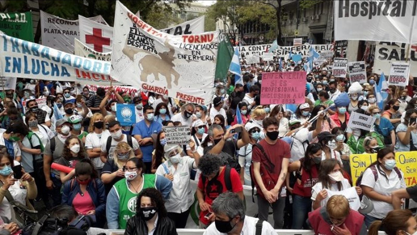 Profesionales de la salud realizan huelgas y protestas en Chile y ...