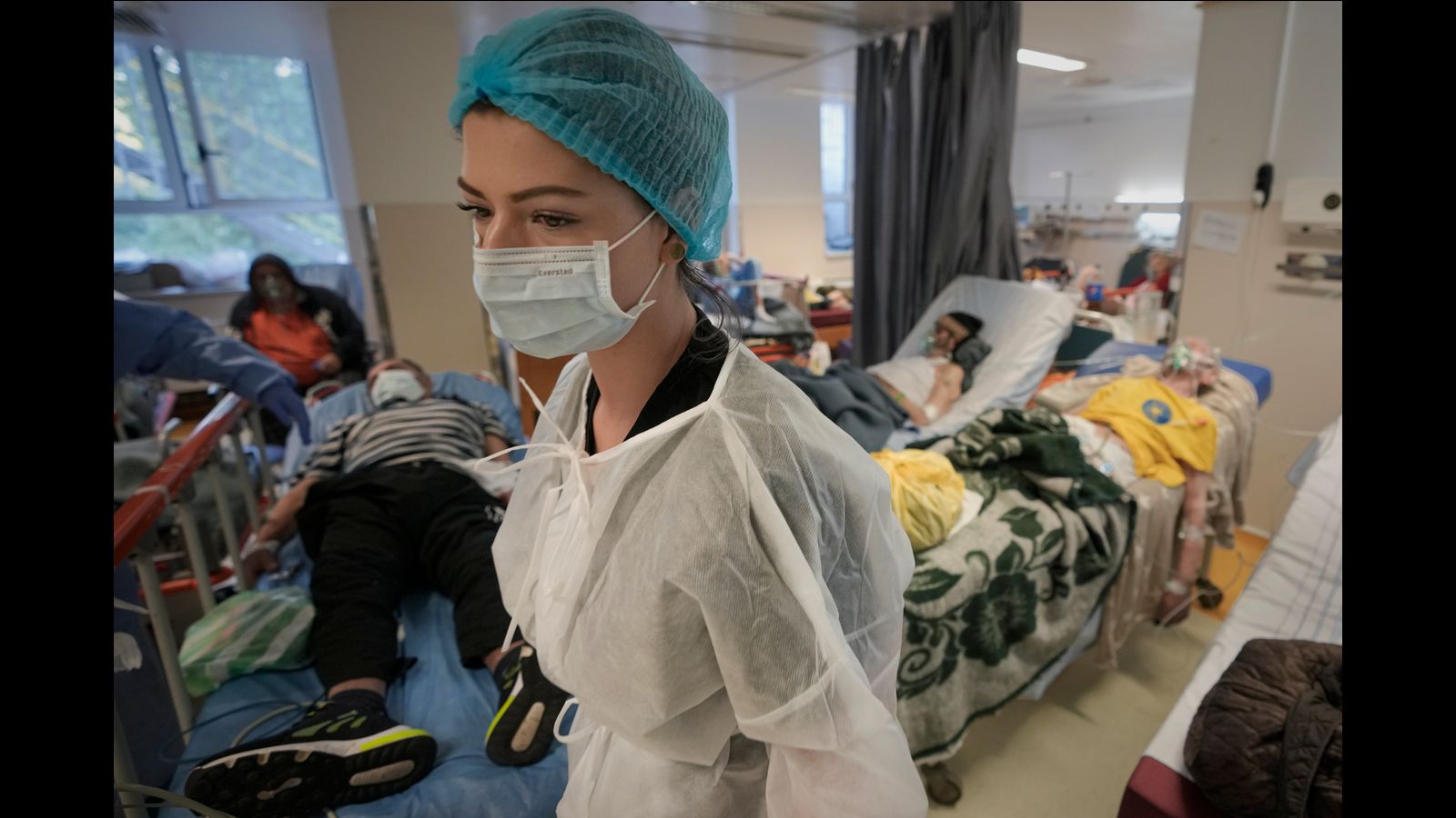 ルーマニアの医師は、支配階級の「永遠のコロナ」政策によって引き起こされた健康危機の責任を負っていると非難されている