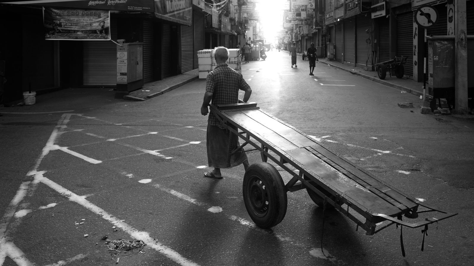 Sri Lanka: A photo essay on Colombo’s porters—a centuries-old practice ...