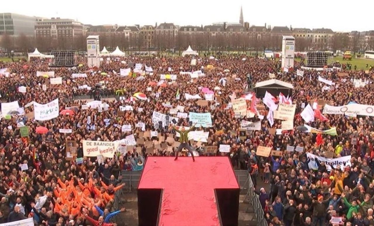 Dutch teachers rally in The Hague Friday (Credit: AOb)