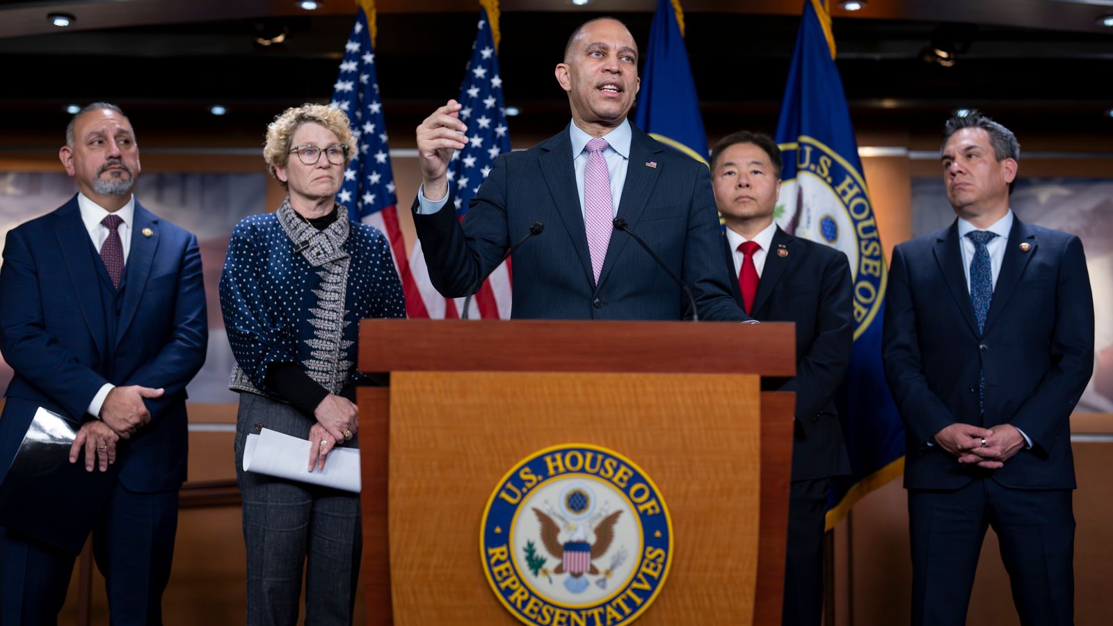 US House approves fraudulent resolution on Iran war