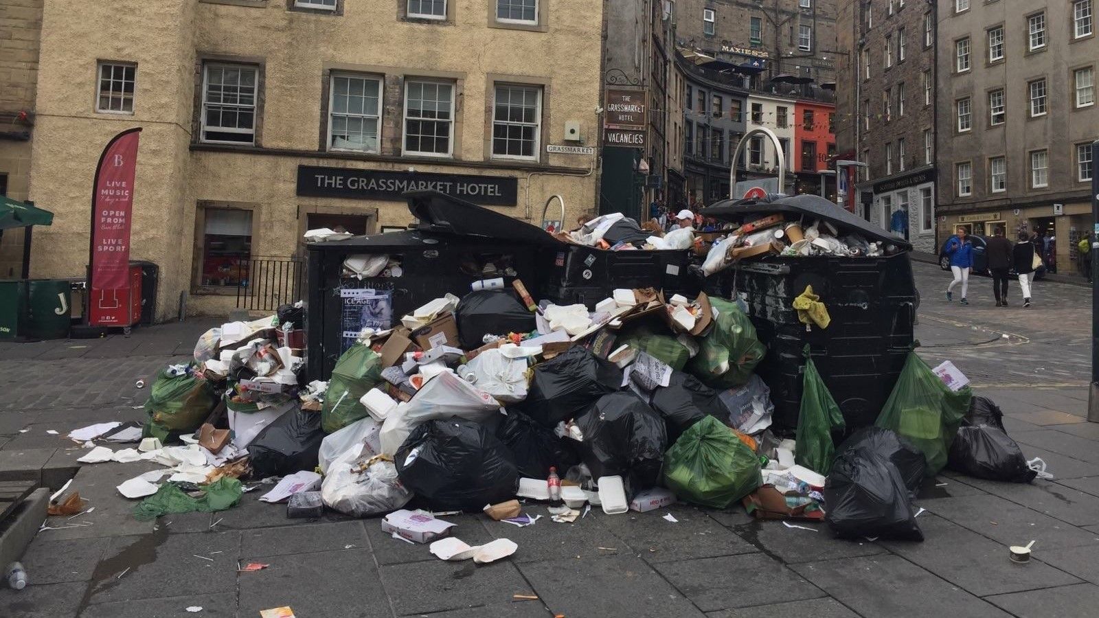 Britische Kommunalverwaltungen und Partner aus der Privatwirtschaft verschärfen die Angriffe auf Müllarbeiter